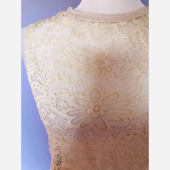 Chloe K lace tank top with open twisted back - Picture 4 of 6